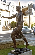 Ange-Gardien, 2006, bronze, h-1.90m. -Luxembourg